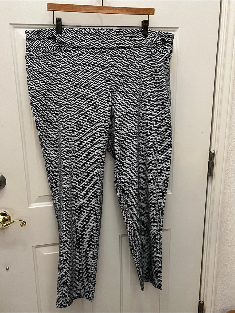 Women's Geometric Print Pull-On Pants - black-white